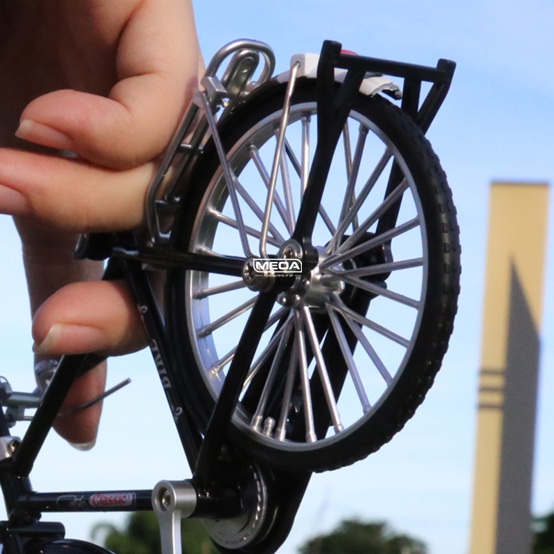Mountain Biking Pictures - Mini mountain bike in lega pressofusa